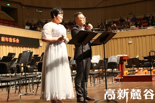 3 现场朗读感人故事。陈丹妮 摄.JPG